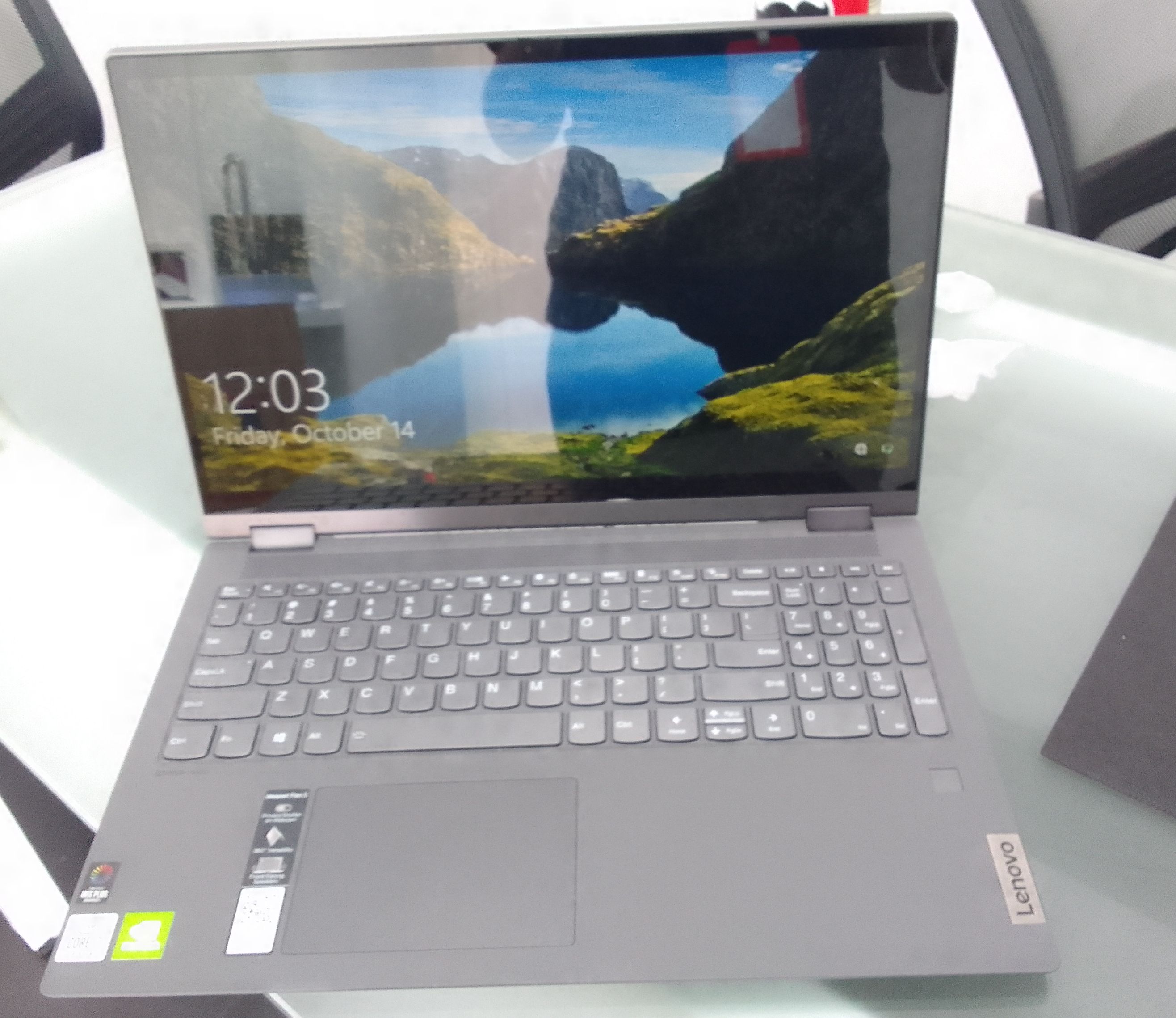 computadoras y laptops - Laptop Lenovo Flex 5 15.6" 4K UHD Touch, Core i7, 16GB, 512GB SSD Nvidia MX450 1