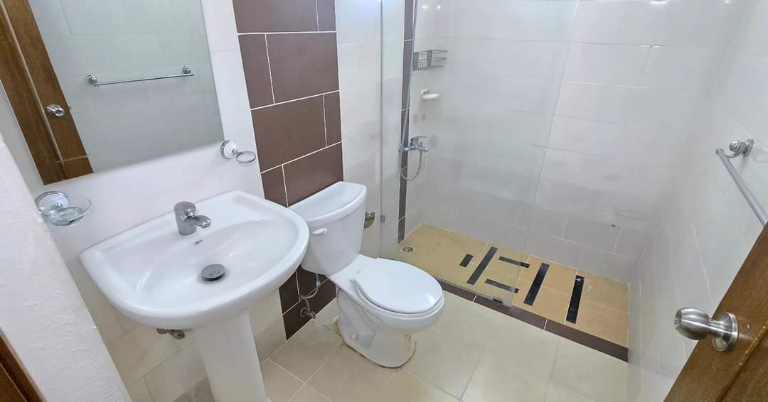 apartamentos - rento 1er piso agua y dos aires acondicionados incluidos  9