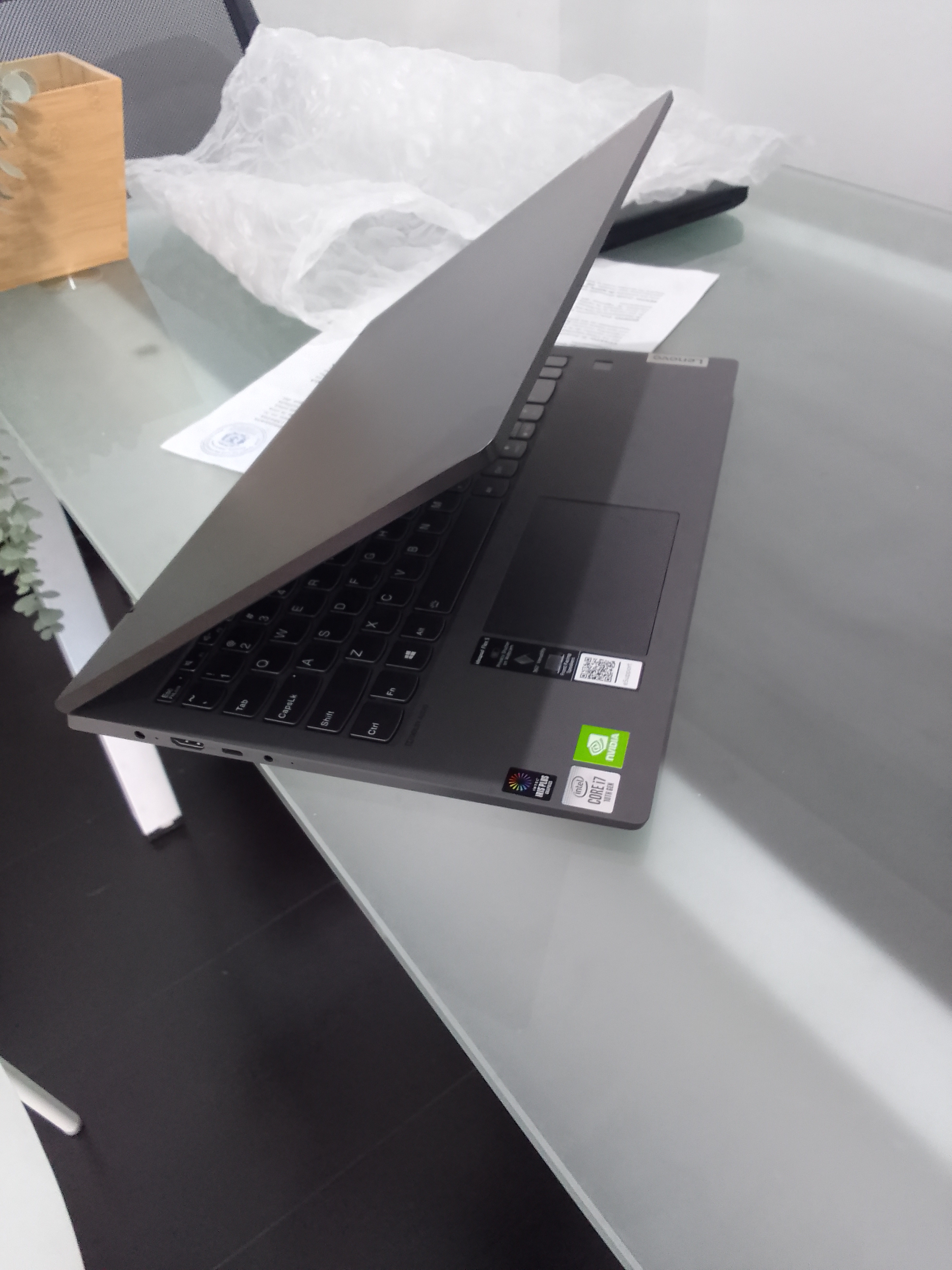 computadoras y laptops - Laptop Lenovo Flex 5 15.6" 4K UHD Touch, Core i7, 16GB, 512GB SSD Nvidia MX450 2