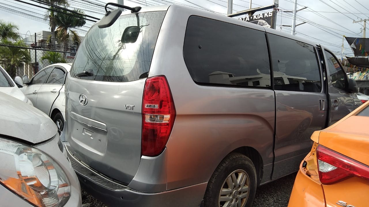 jeepetas y camionetas - HYUNDAI GRAN STAREX 2018 GRIS 6