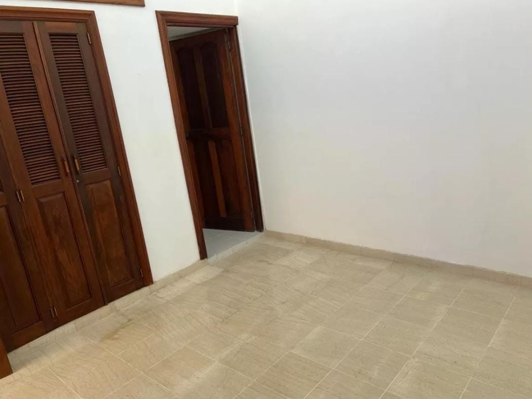 apartamentos - Casa en alquiler, Los Cacicazgos U$S2,000
3 Habitaciones 7