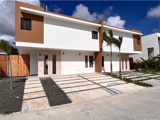 casas vacacionales y villas - Venta de villa townhouse con jacuzzi en punta cana a 2 minutos de downtown  8