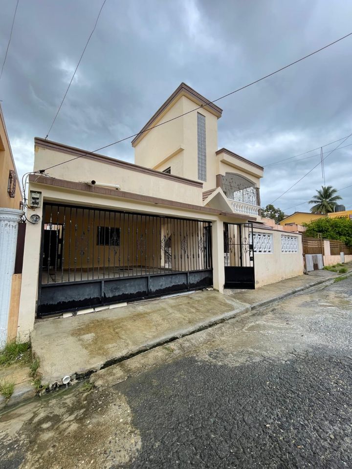 casas - CASA EN VENTA EN LOS ROSALES, STO. DGO. ESTE 