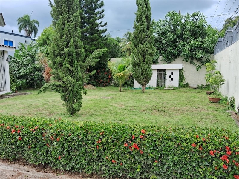 casas - Amplia y hermosa Casa de dos Niveles próximo a Carretera Duarte y Don Lindo. 2