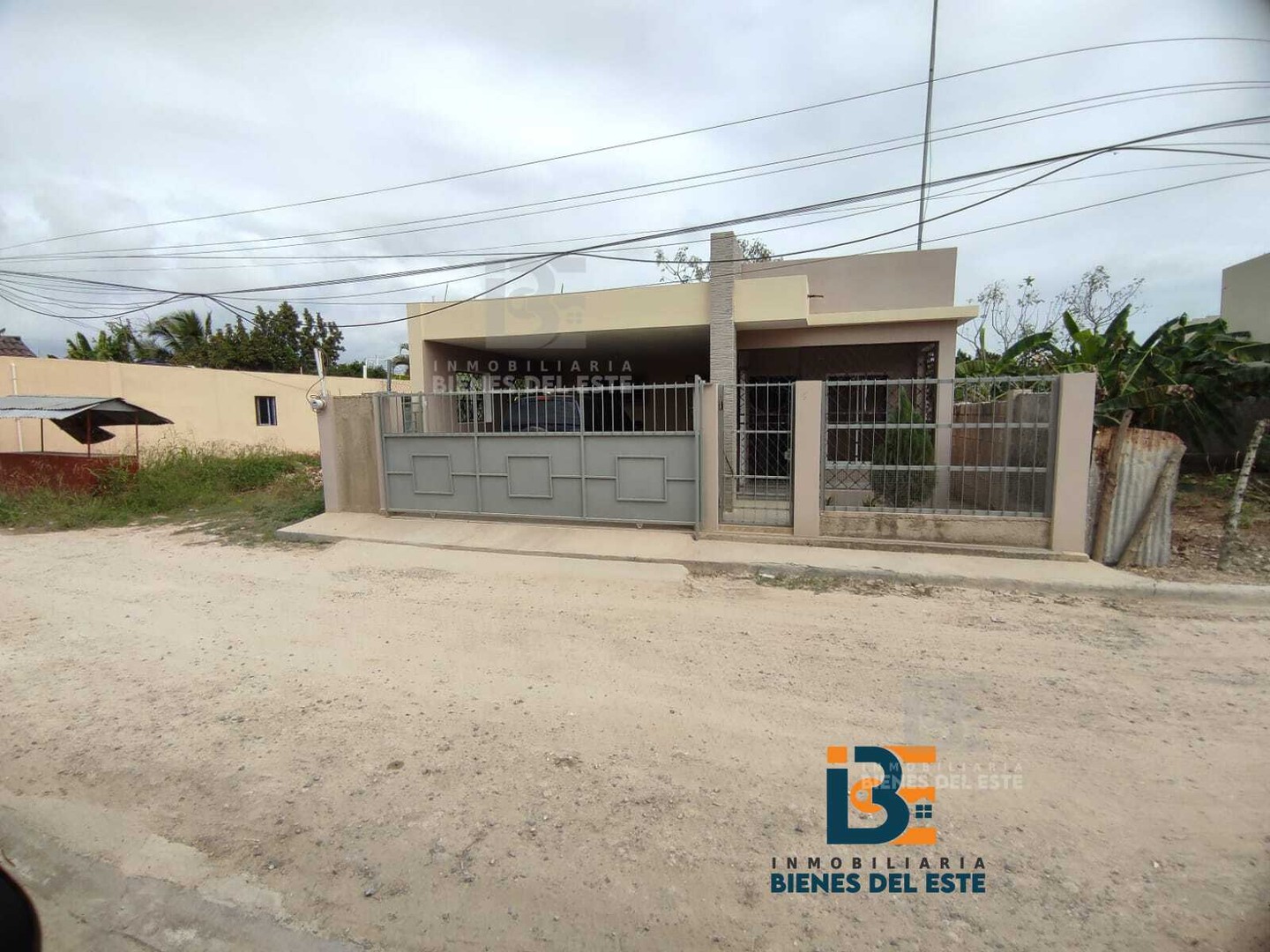 casas - Casa en Villa Cesarina, Se Vende de Oportunidad Nueva y ModernaDetrás de Los 1