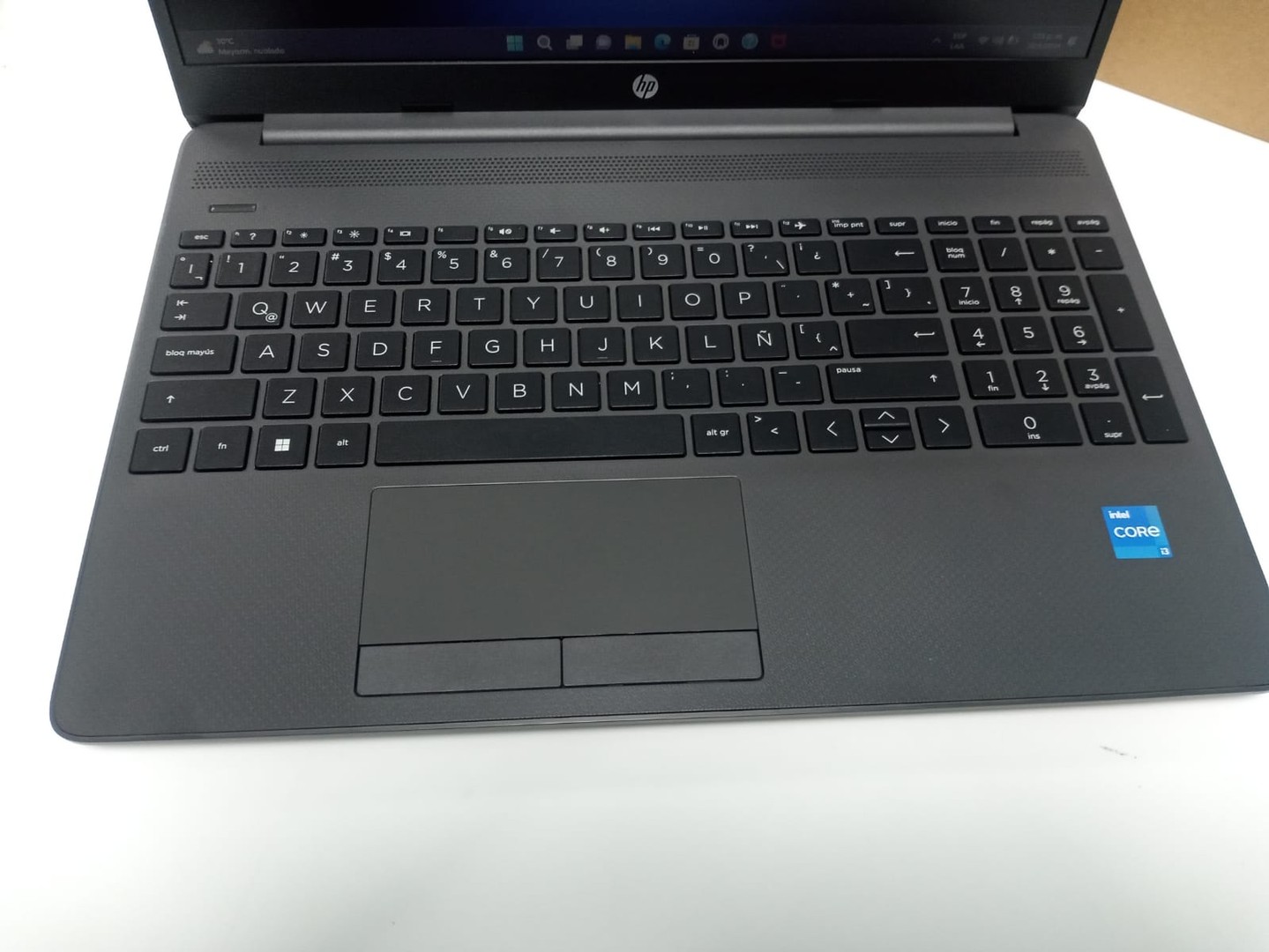 computadoras y laptops - Laptop, HP 250 G9 / 12th Gen, Intel Core i3 / 8GB DDR4 / 256GB SSD 6