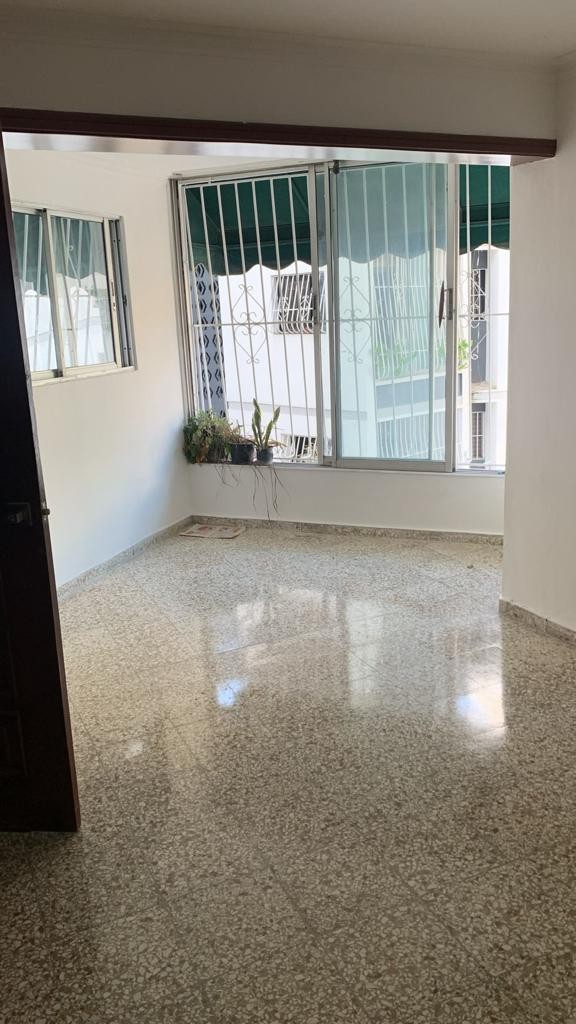 apartamentos - Alquilo apto vacio de 2 hab, 2 baño, balcon integrado, sala, comedor, area de la 0