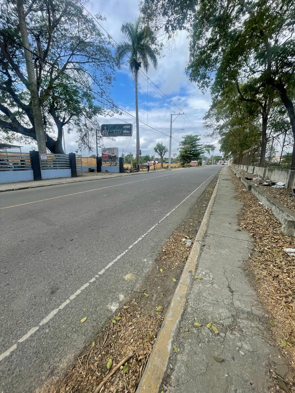 solares y terrenos - Terreno Frente al Aeropuerto con 1,573Mts2  5