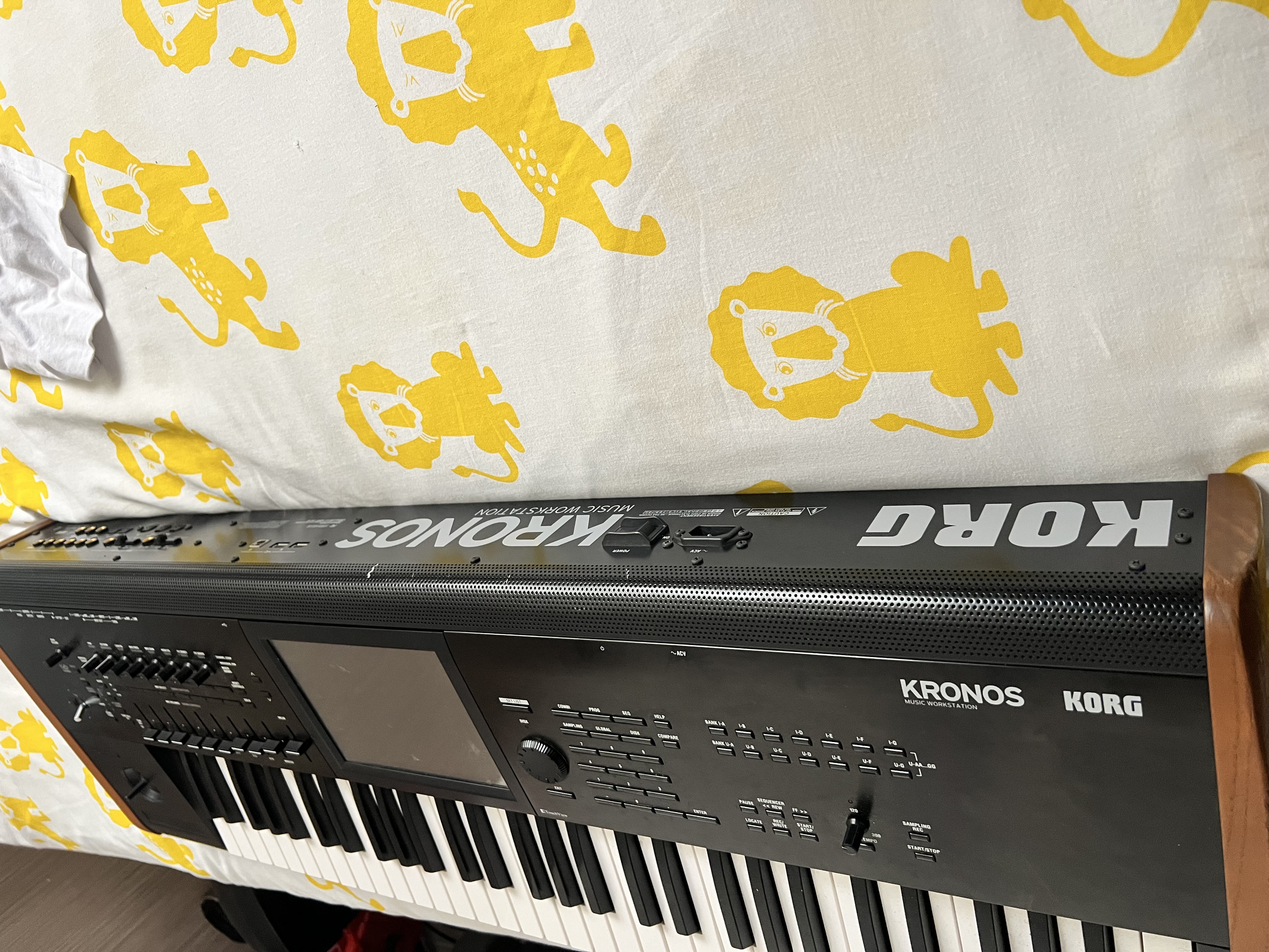 instrumentos musicales - Vendo korg kronos segunda version en buen estado . 3