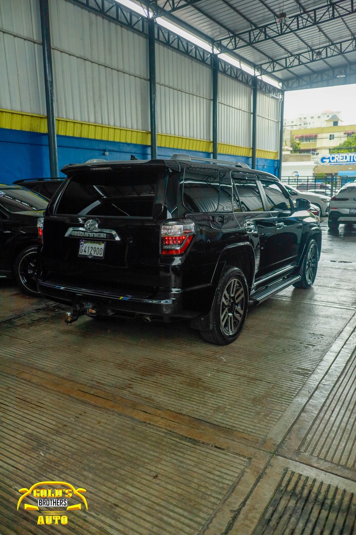 jeepetas y camionetas - Toyota 4runner LIMITED 4x4 2015 Clean Carfax 5