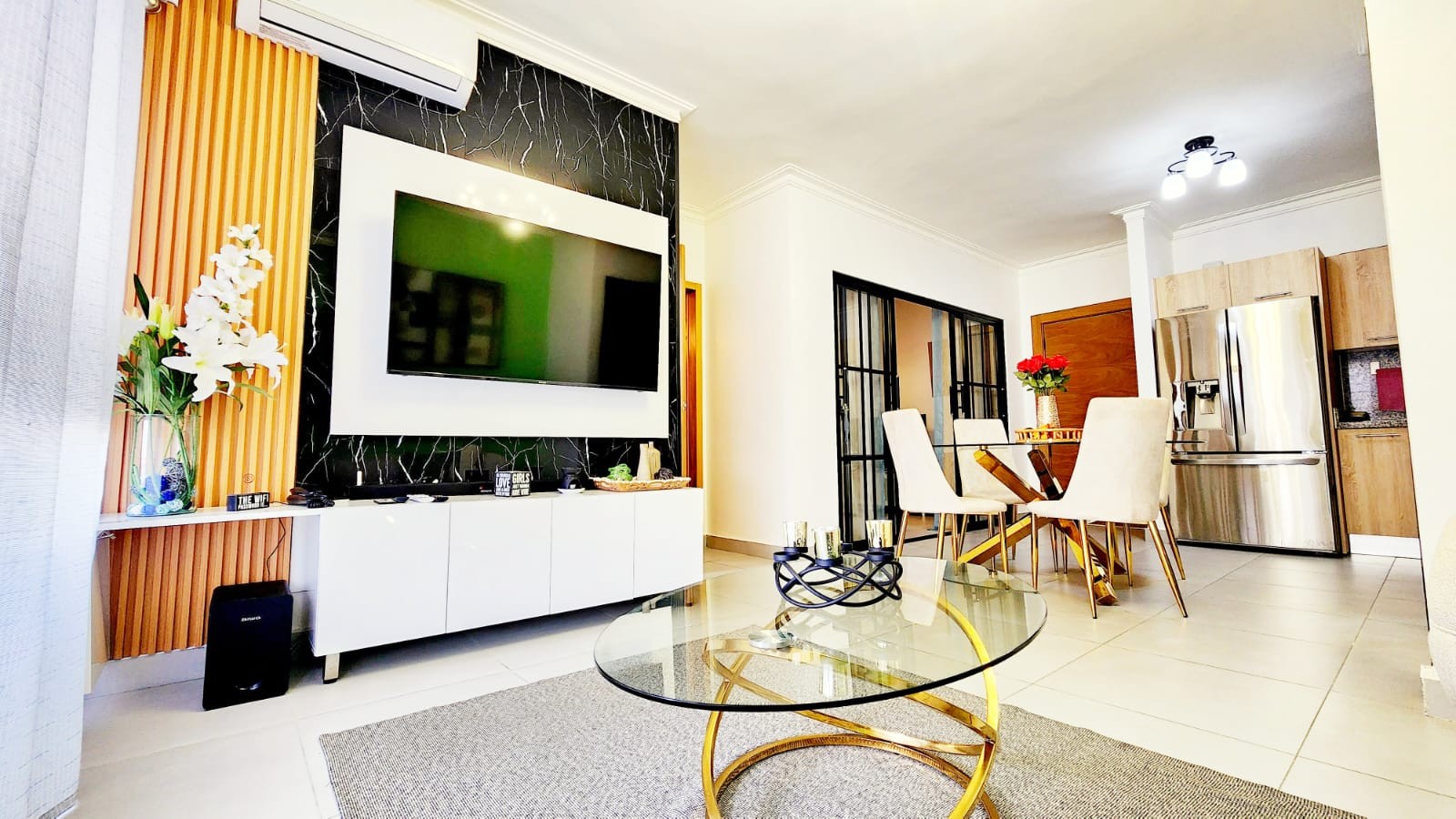 apartamentos - Apartamento en Alquiler en Evaristo Morales US$1,300. 

 4