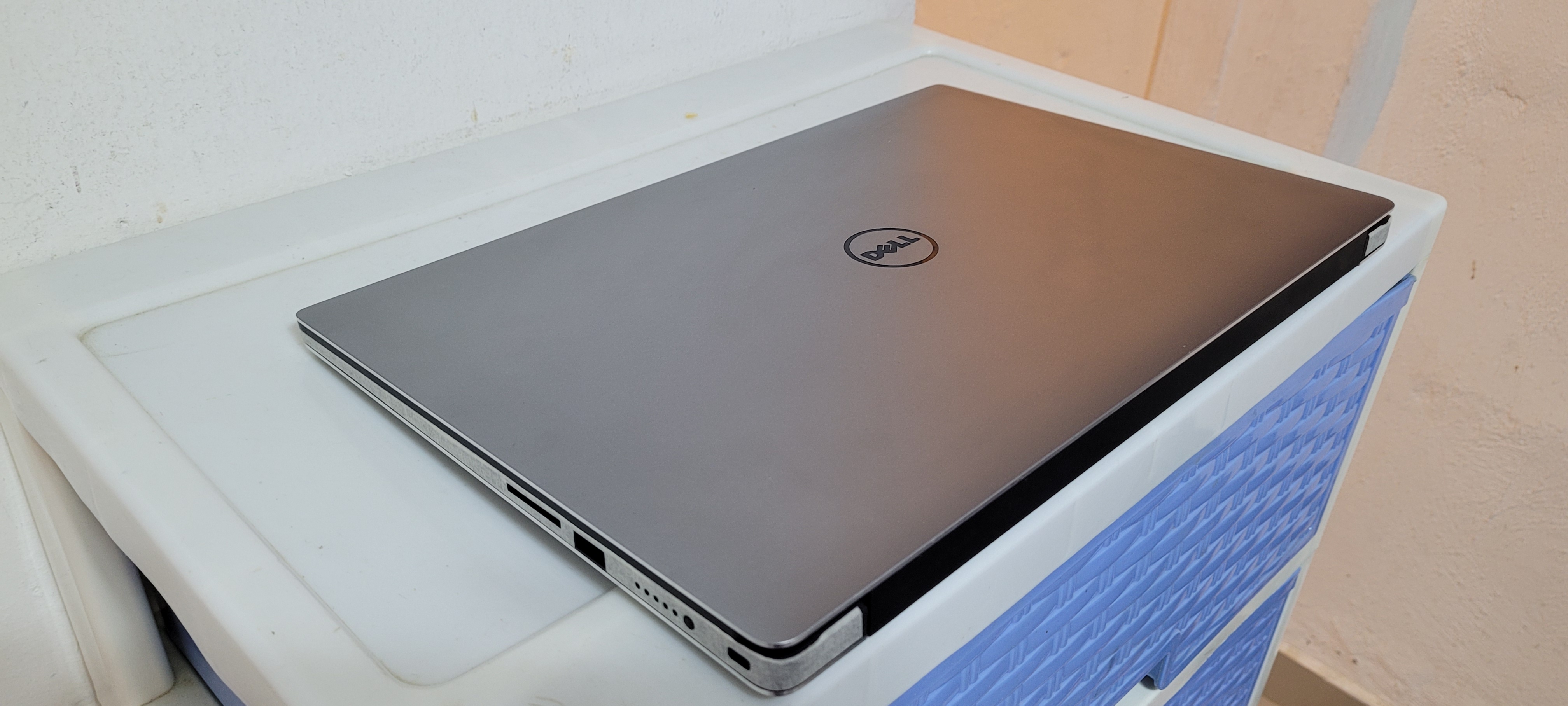 computadoras y laptops - Laptop Dell xps 15 Pulg Core i7 7ma Gen Ram 16gb DDR4 Nvidea Gtx 1050 4gb New 2