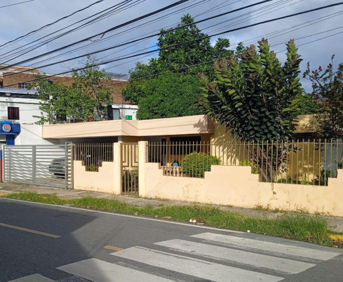 solares y terrenos - Solar 2,050 metros en Urb. paraíso, Santiago 