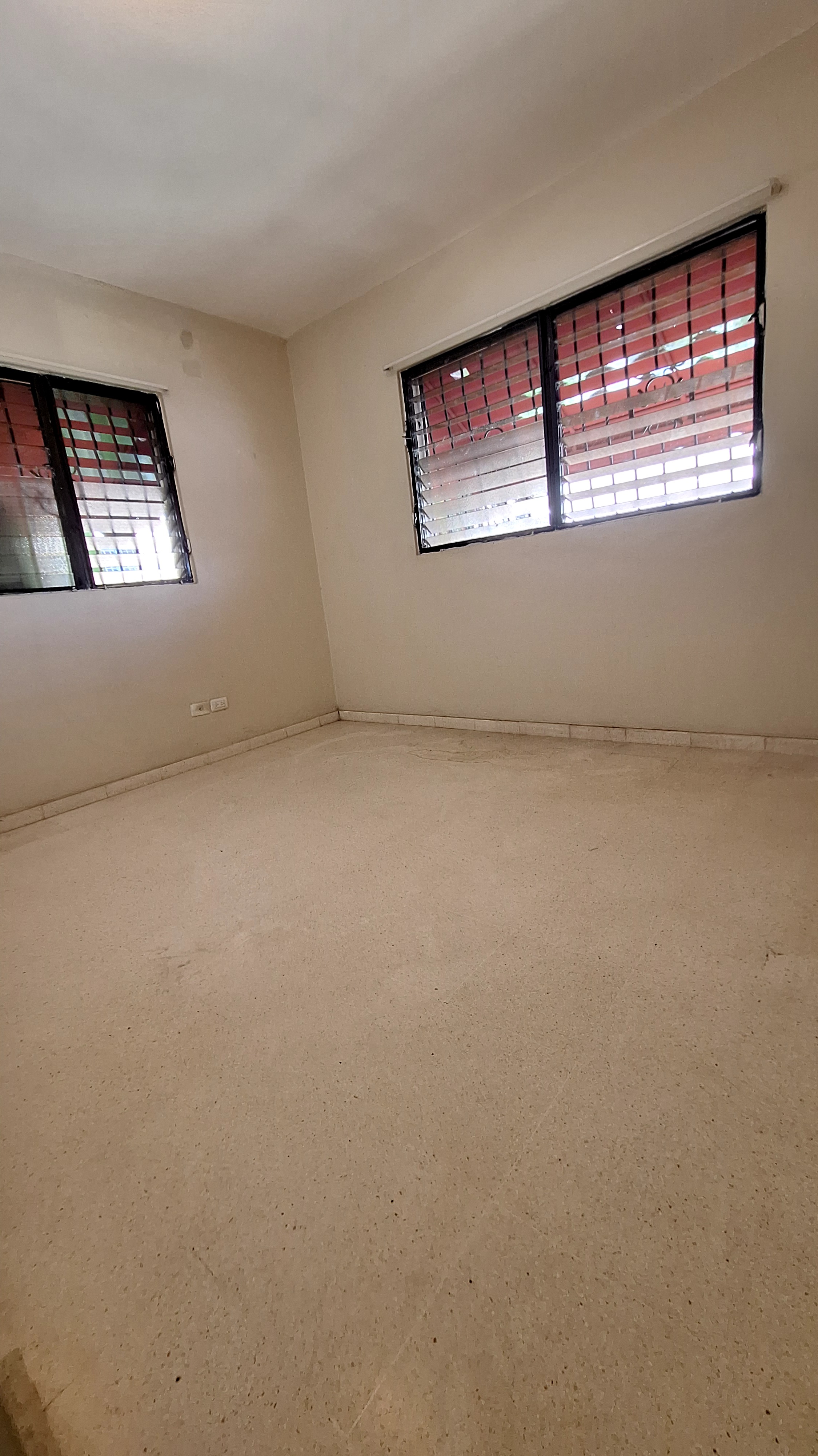 apartamentos - VENDO IDEAL PARA REMODELAR 4