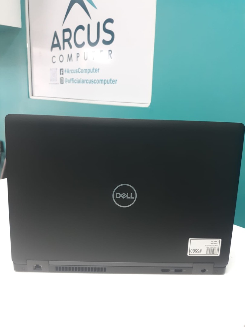 computadoras y laptops - Laptop, Dell Latitude 5590 / 8th Gen, Intel Core i5 / 16GB DDR4 / 300GB SSD

 7