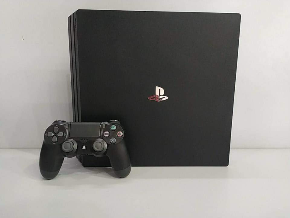 consolas y videojuegos - PS4 PRO 1TB 4K + UN JUEGO