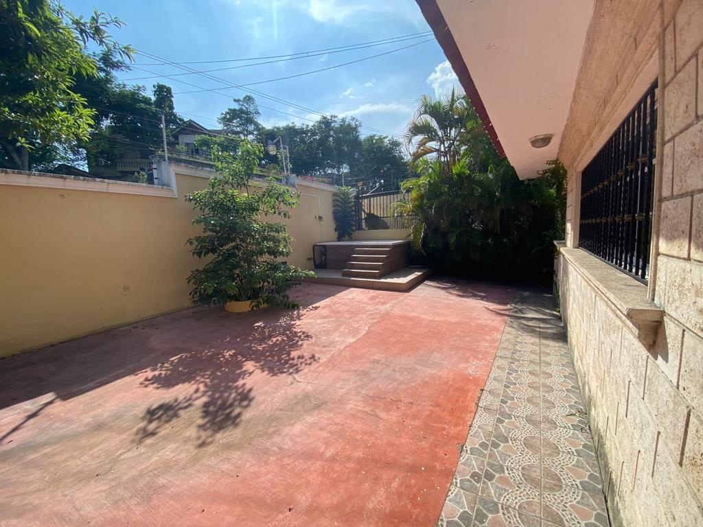 casas - Vendo casa en Arroyo hondo en cuesta hermosa ll 450. Mts. De solar  2