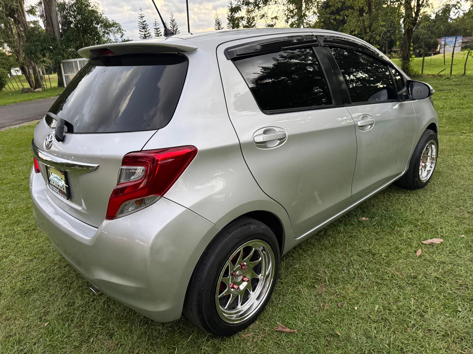 carros - Toyota vitz 2016 4