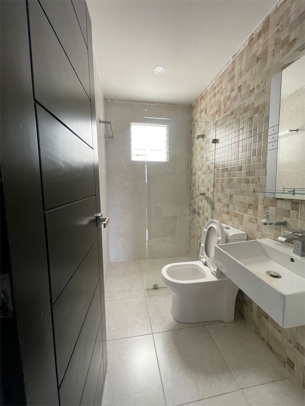 apartamentos - Venta de apartamento en la autopista de san Isidro las cayenas 4to nivel 5