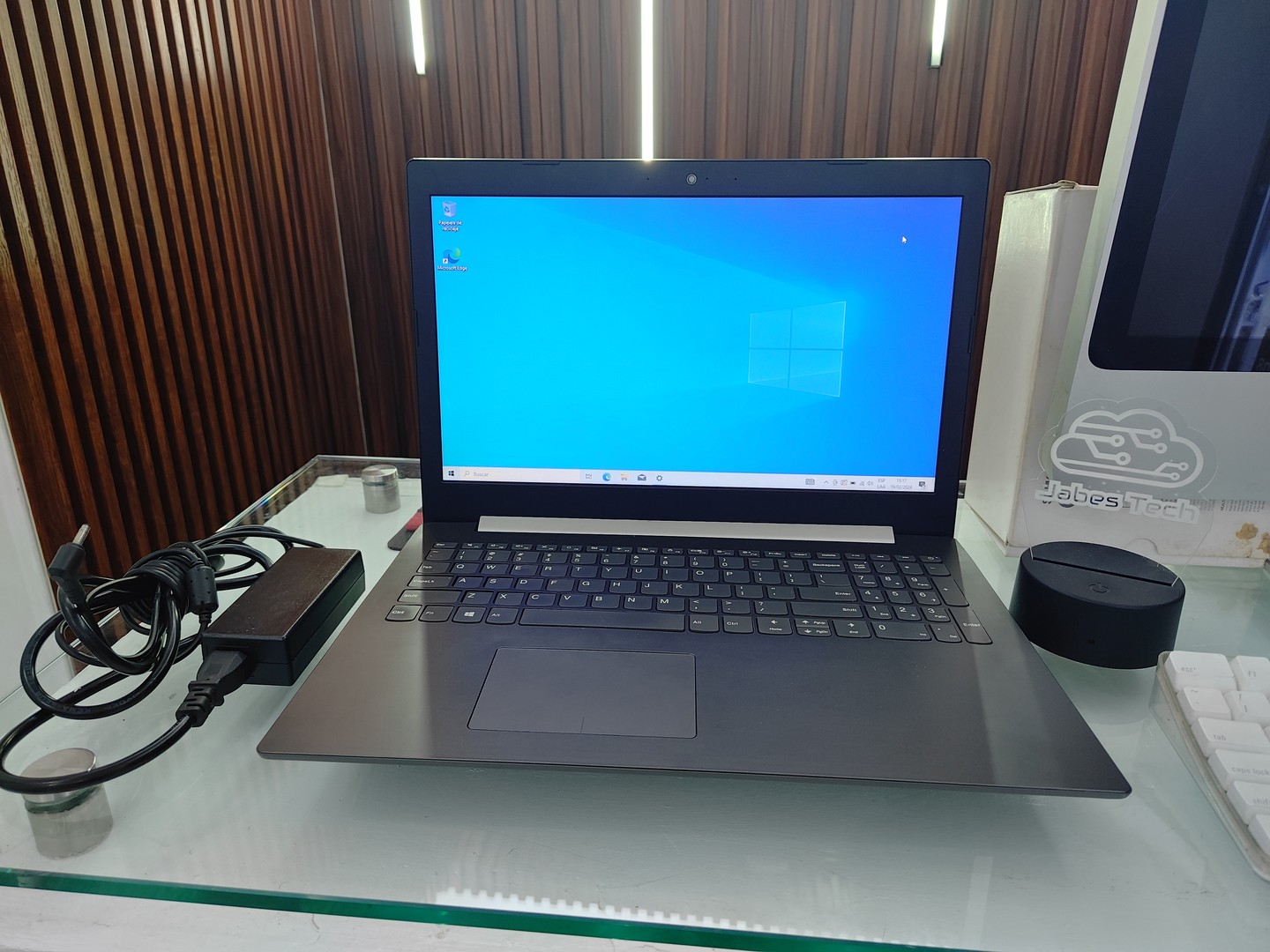 computadoras y laptops - Laptop Lenovo Intel Core i5 500GB SSD 20GB Ram Windows 10 Pantalla 15.6 LED