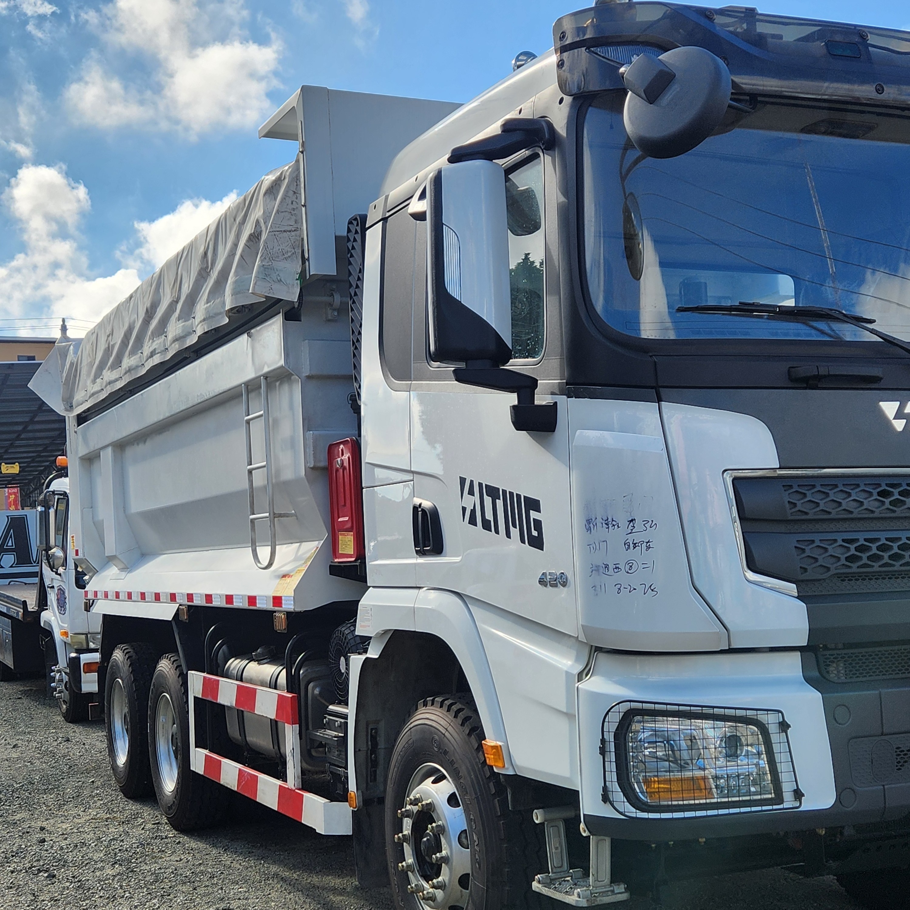 otros vehiculos - camión volteo de 20 metro nuevo y compactador de basura recién importados. 