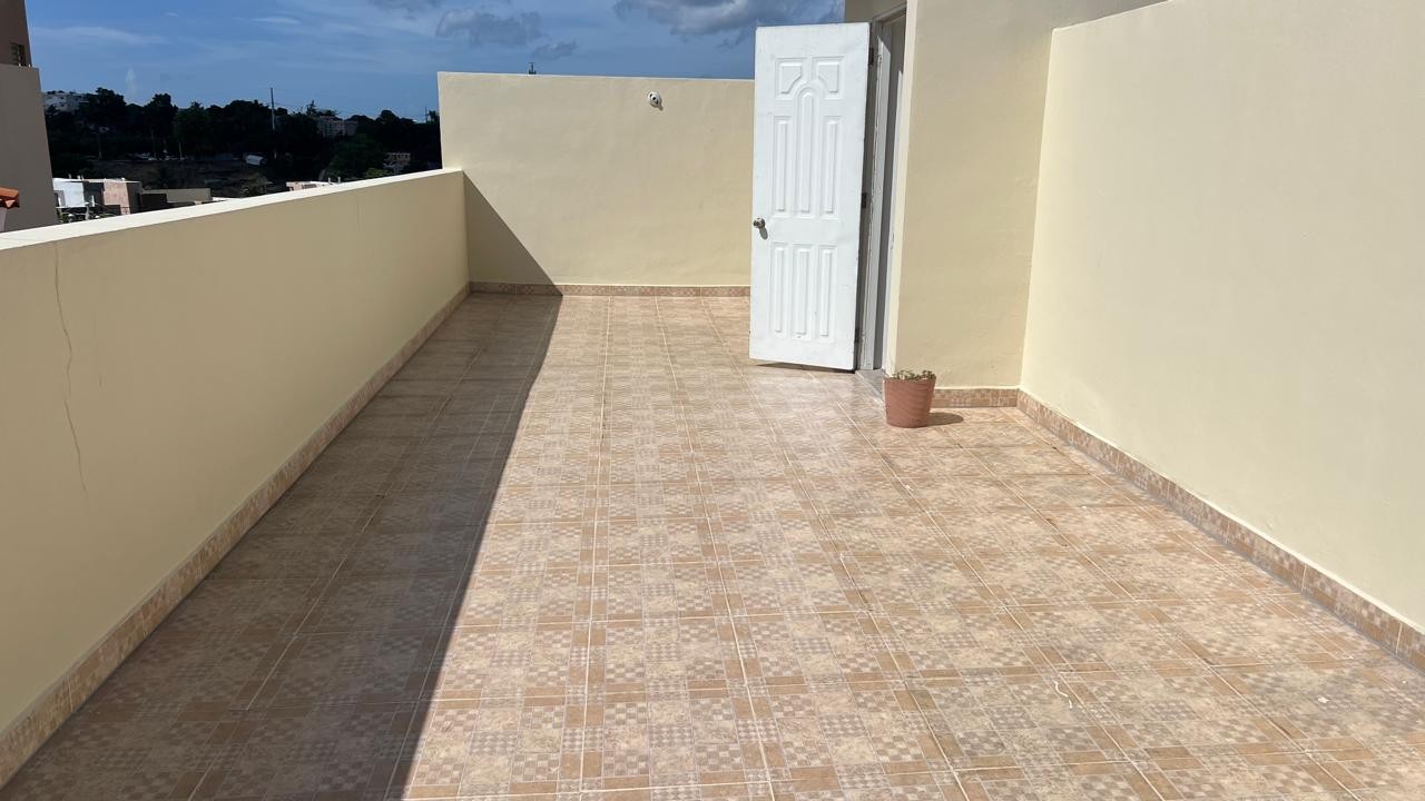 apartamentos - Apto con terraza en venta en el residencial colinas del oeste, Santo Domingo 2