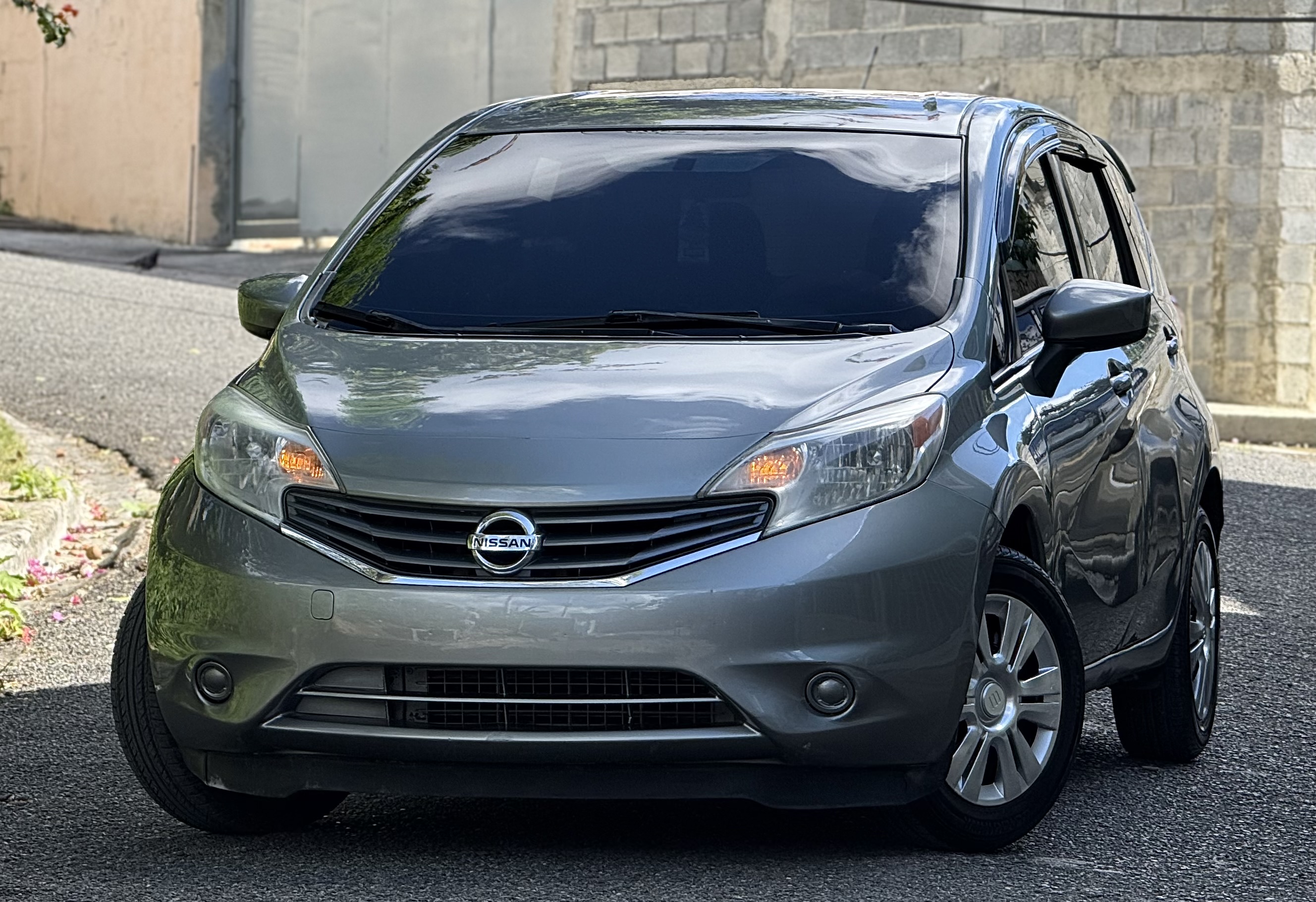 carros - Nissan Versa Note Americano 2015 