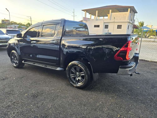 jeepetas y camionetas - Toyota hilux 2023 2