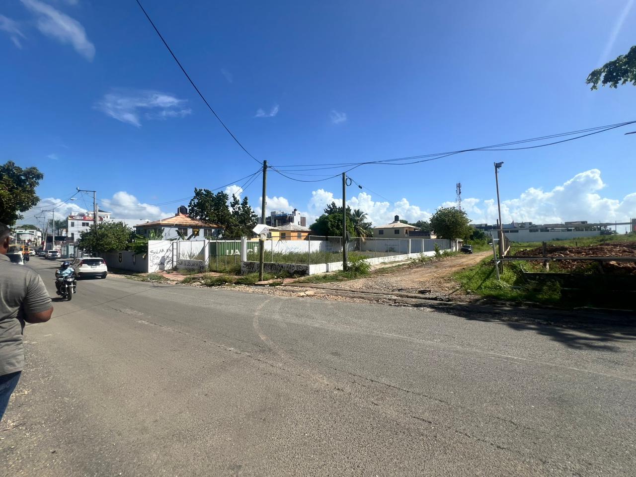 solares y terrenos - Venta de solar en la autopista de san Isidro 