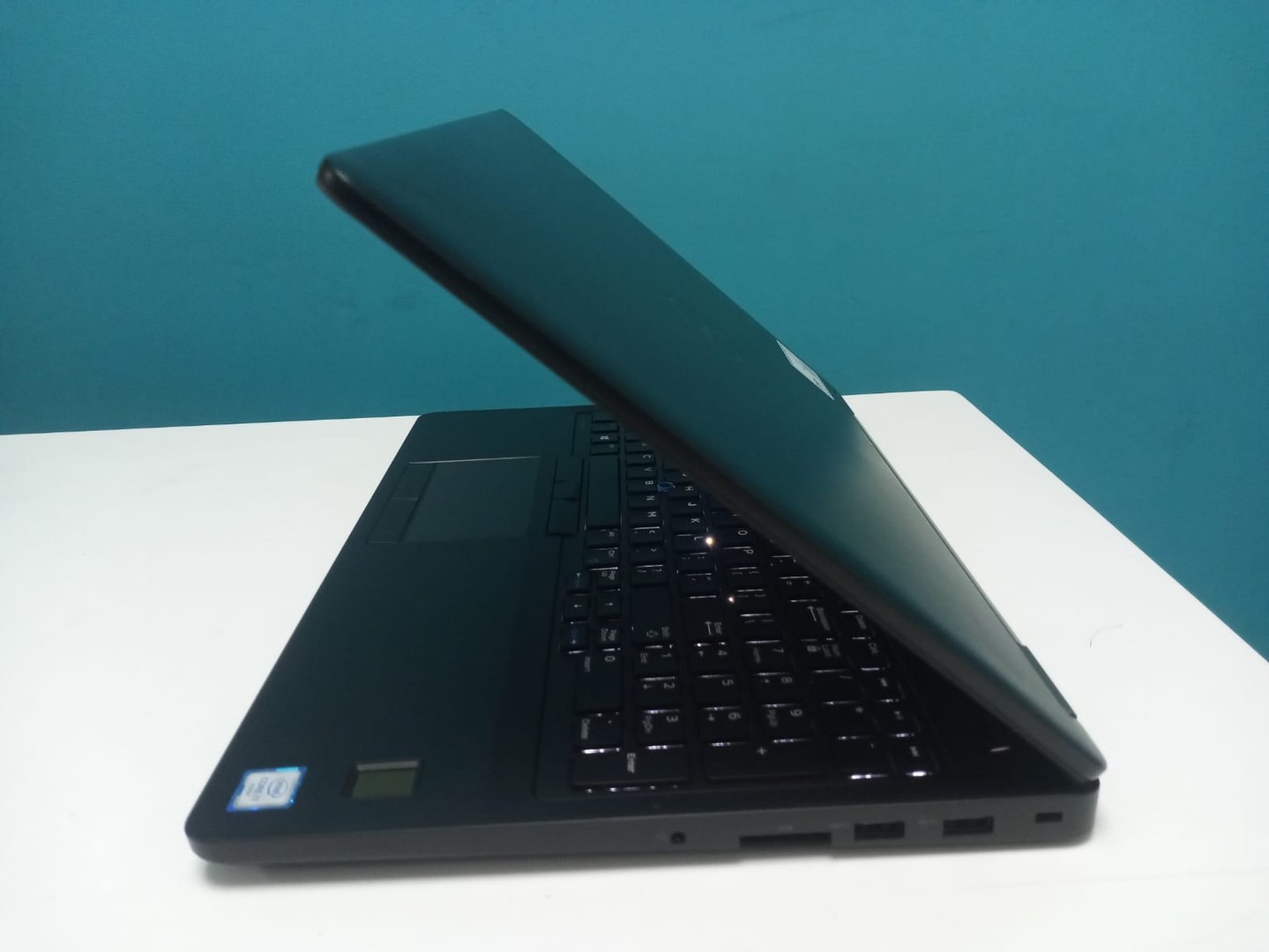 computadoras y laptops - Laptop, Dell Latitute E5570 Doble Video / 6th Gen, Intel Core i7 / 8GB DDR4 / 25 3