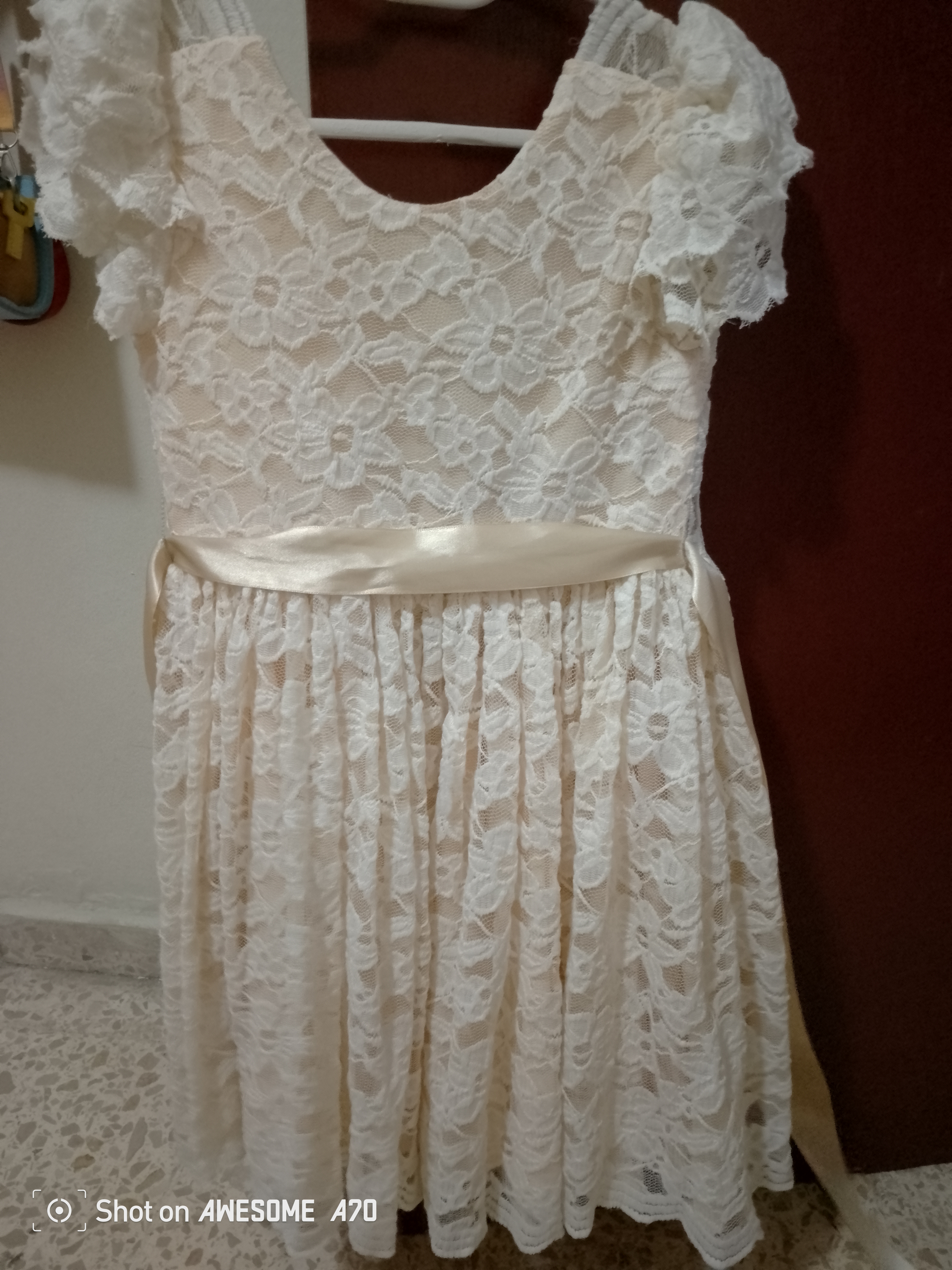 ropa y zapatos - Vestido de niña crema en encaje ideal para Bodas. 2