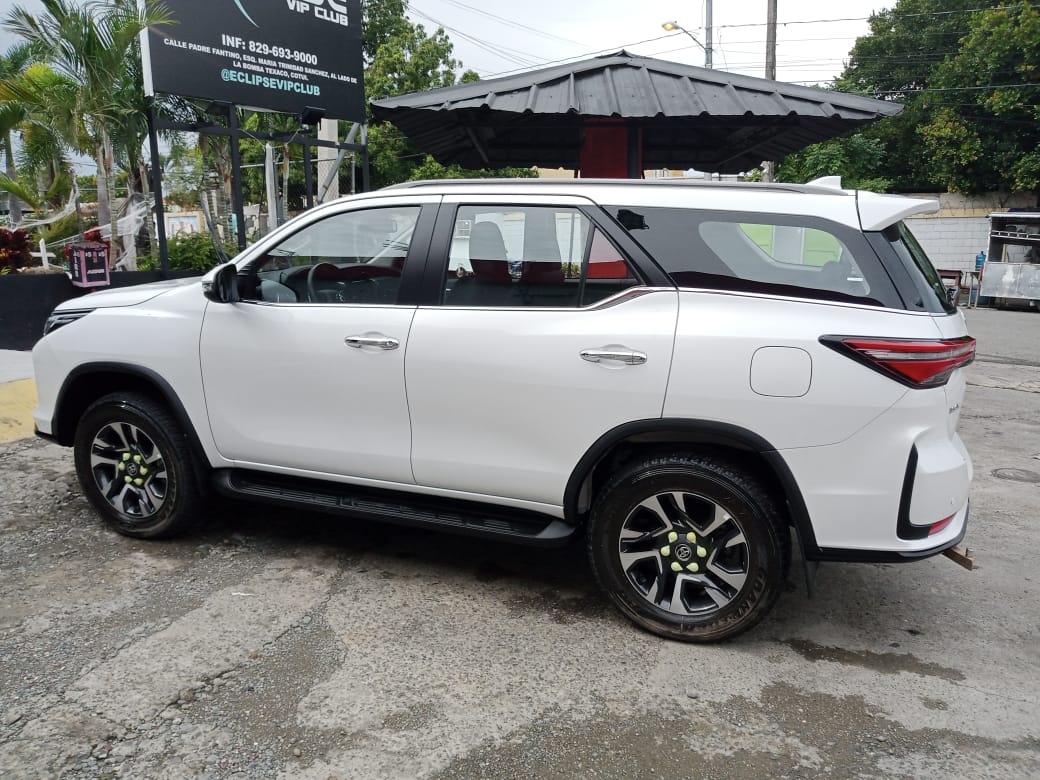 jeepetas y camionetas - FORTUNER 2024 NUEVA  4