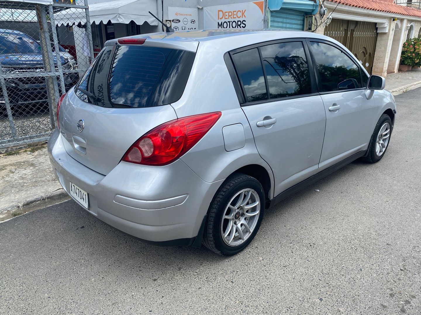 carros - NISSAN VERSA S 2011  2