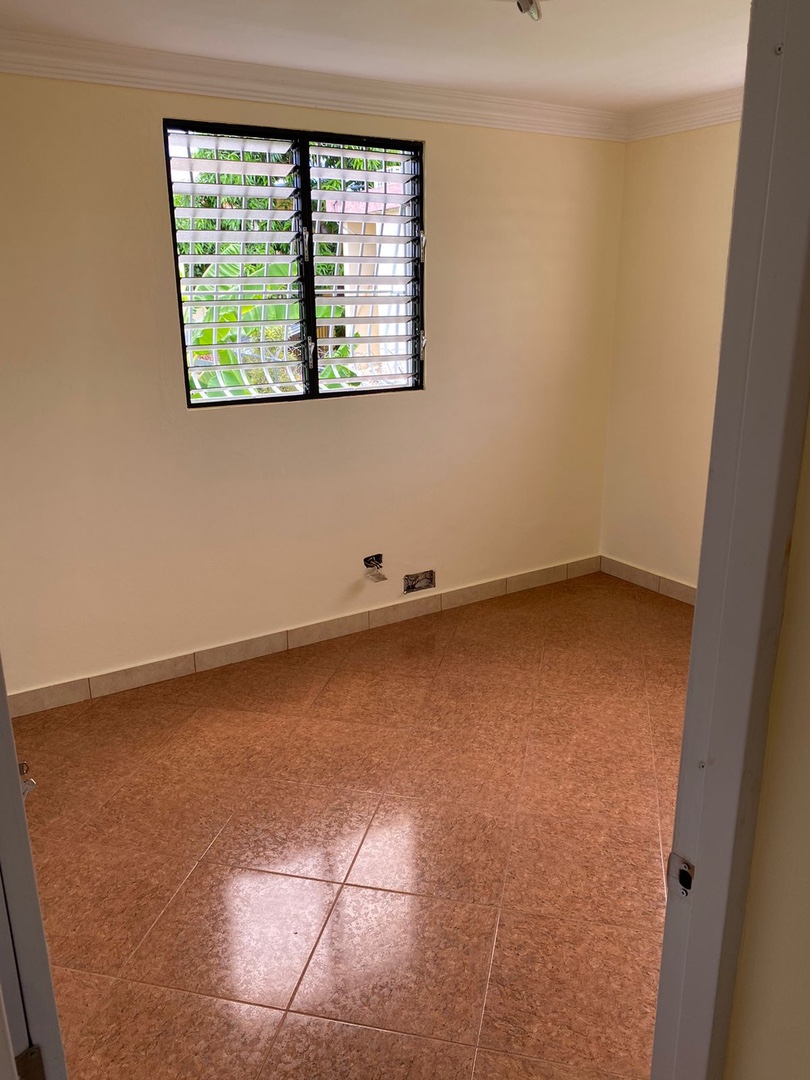 casas - Venta de casa de 2 niveles en la urbanización Italia Santo Domingo este 252mts 6