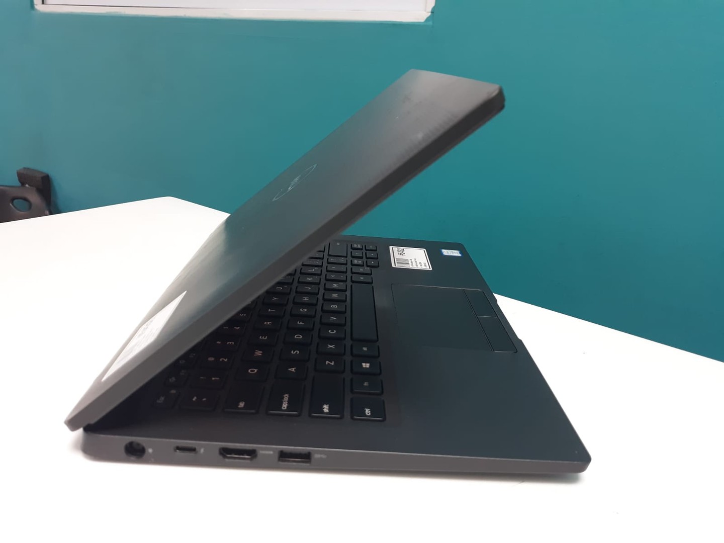 computadoras y laptops - Laptop, Dell Latitude 7400 / 8th Gen, Intel Core i7 / 8GB DDR4 / 500GB SSD	 4