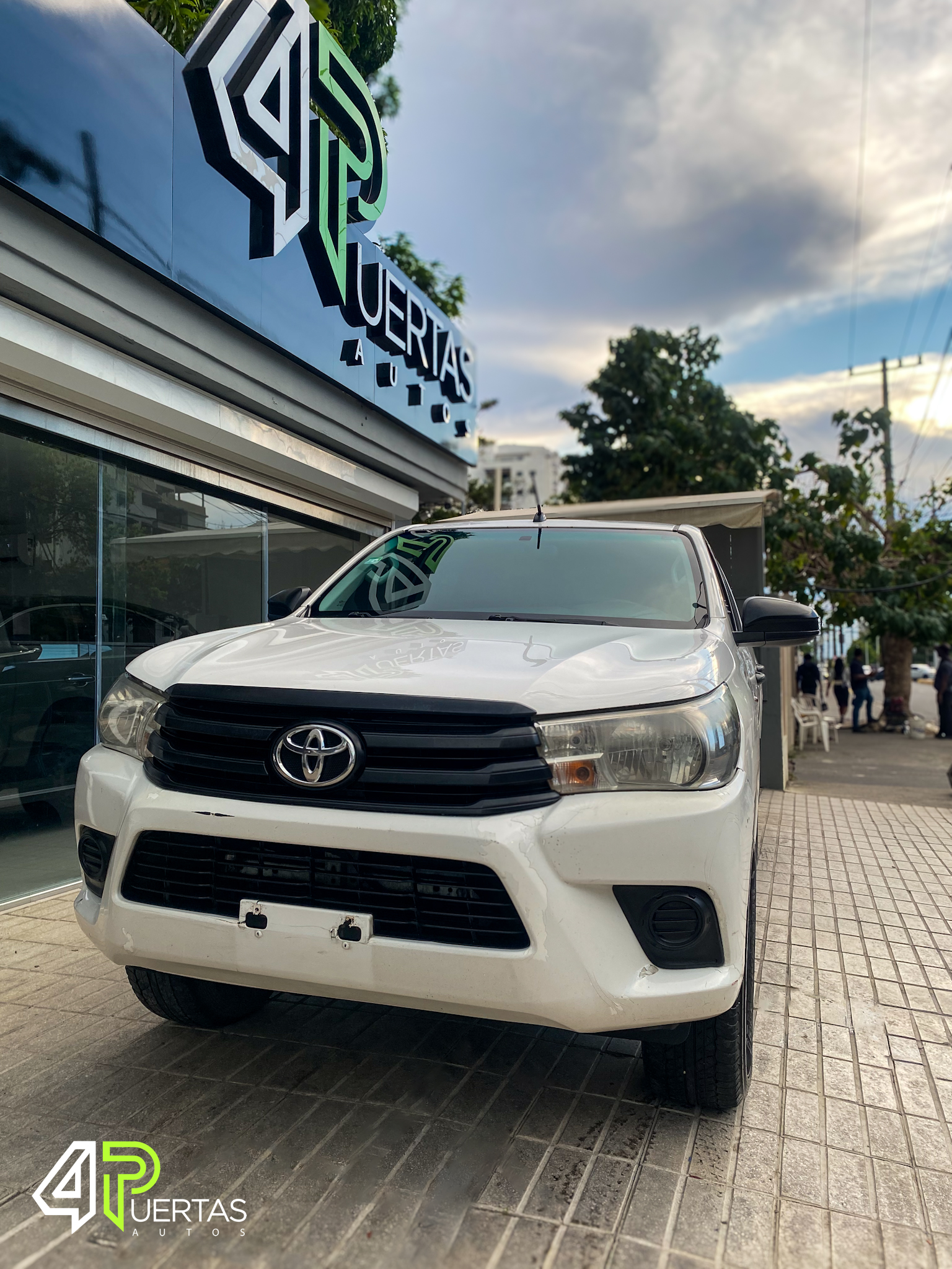 jeepetas y camionetas - TOYOTA HILUX 4X4 1