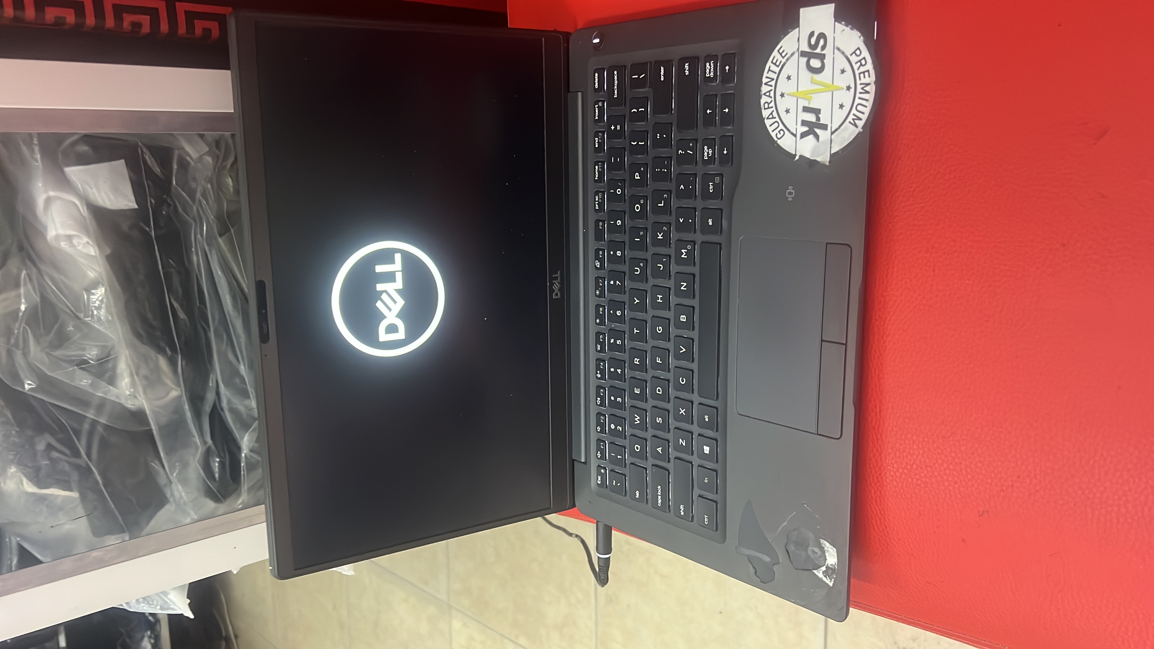 computadoras y laptops - vendo Lapto Dell i5 8 generación 256 m2 y 8 de ran con su windows 10 