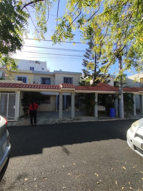 casas - Vendo casa de 2 niveles en Prado oriental, San Isidro, 