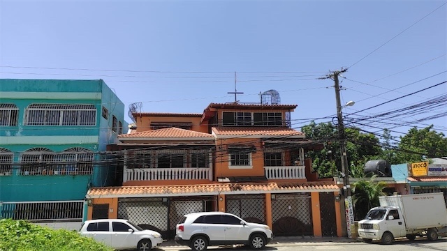 apartamentos - Venta de propiedad con 4 apartamentos en Santo Domingo ingresos de 80-100 mil 0