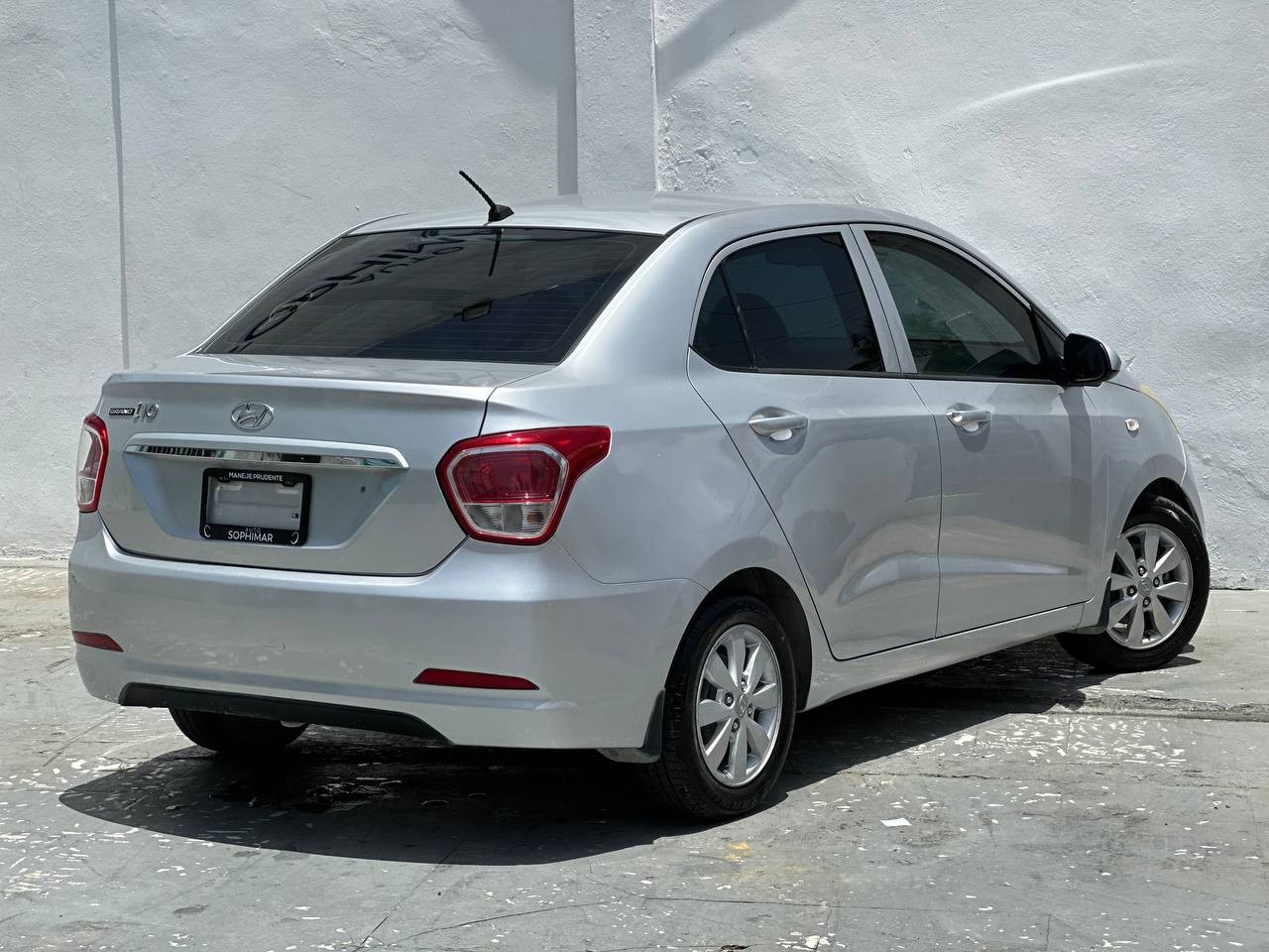 carros - HYUNDAI GRAND I 10 2016Unico Dueño95mil km 7