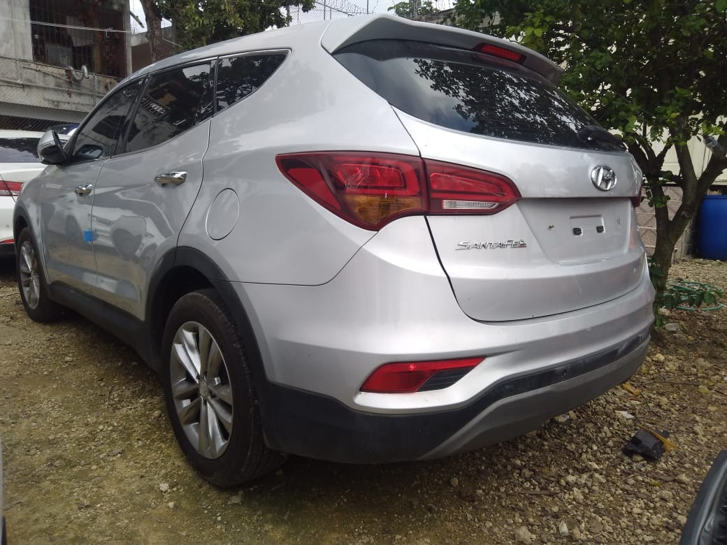 jeepetas y camionetas - HYUNDAI SANTA FE 2018 GRIS 9