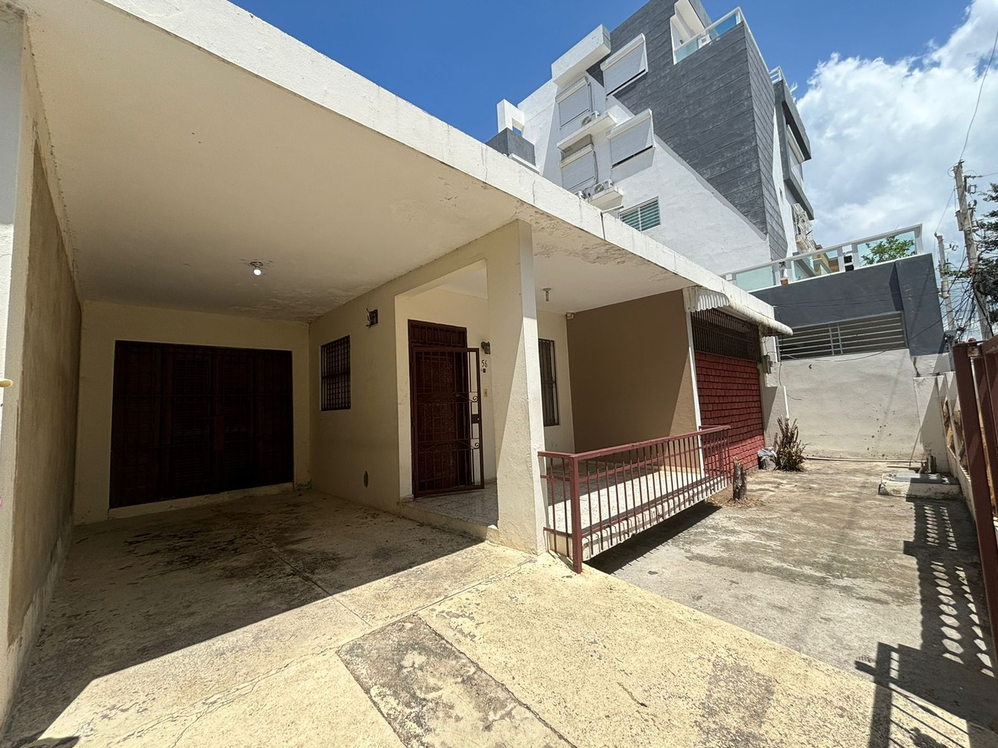 casas - Casa en Venta (Para Remodelar)
EL CACIQUE ( Independencia)
RD$11,500,000

