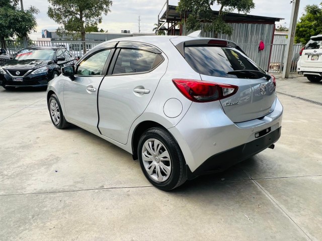 carros - Mazda Demio 2019
 3