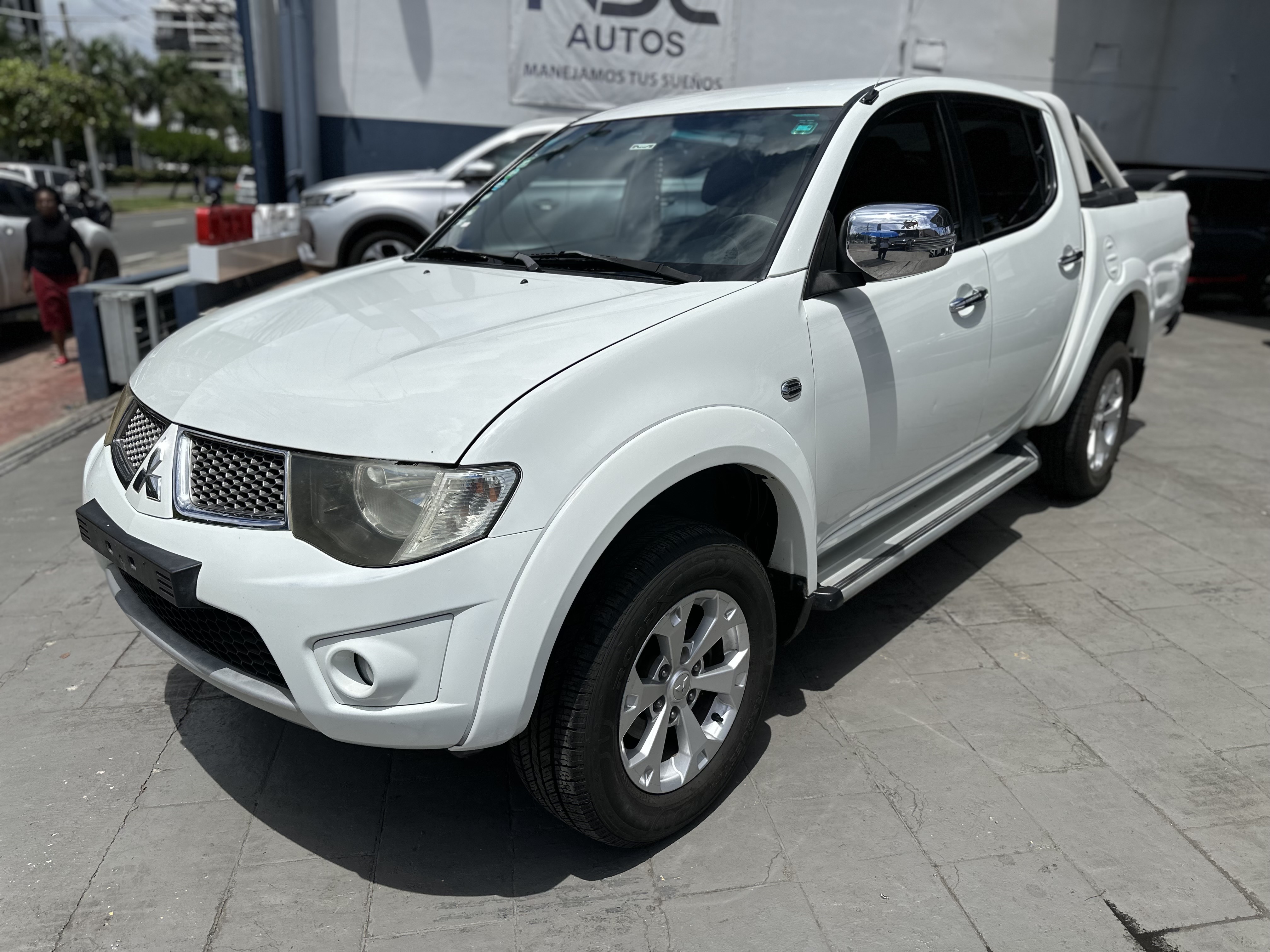 jeepetas y camionetas - MITSUBISHI L200 4x4 2015 2