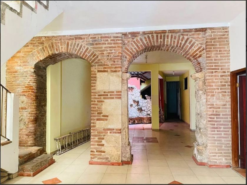 casas - CASA EN VENTA EN LA ZONA COLONIALExcelente ubicación. 2