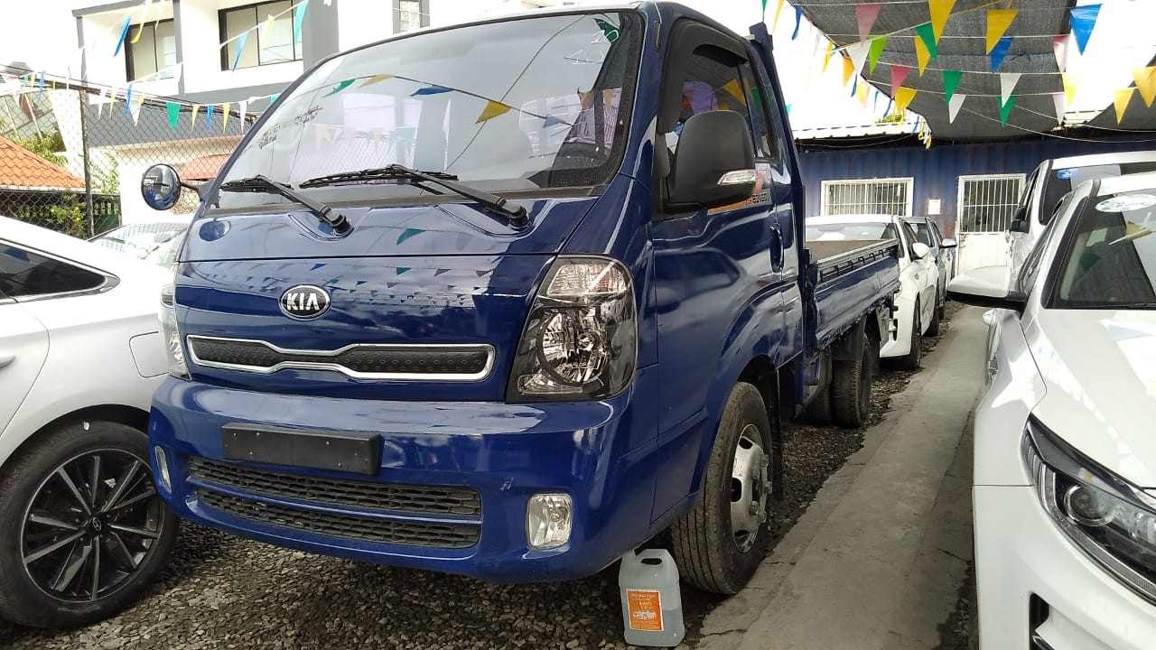 camiones y vehiculos pesados - KIA BONGO 2017 AZULDESDE: RD$ 850,100.00 0