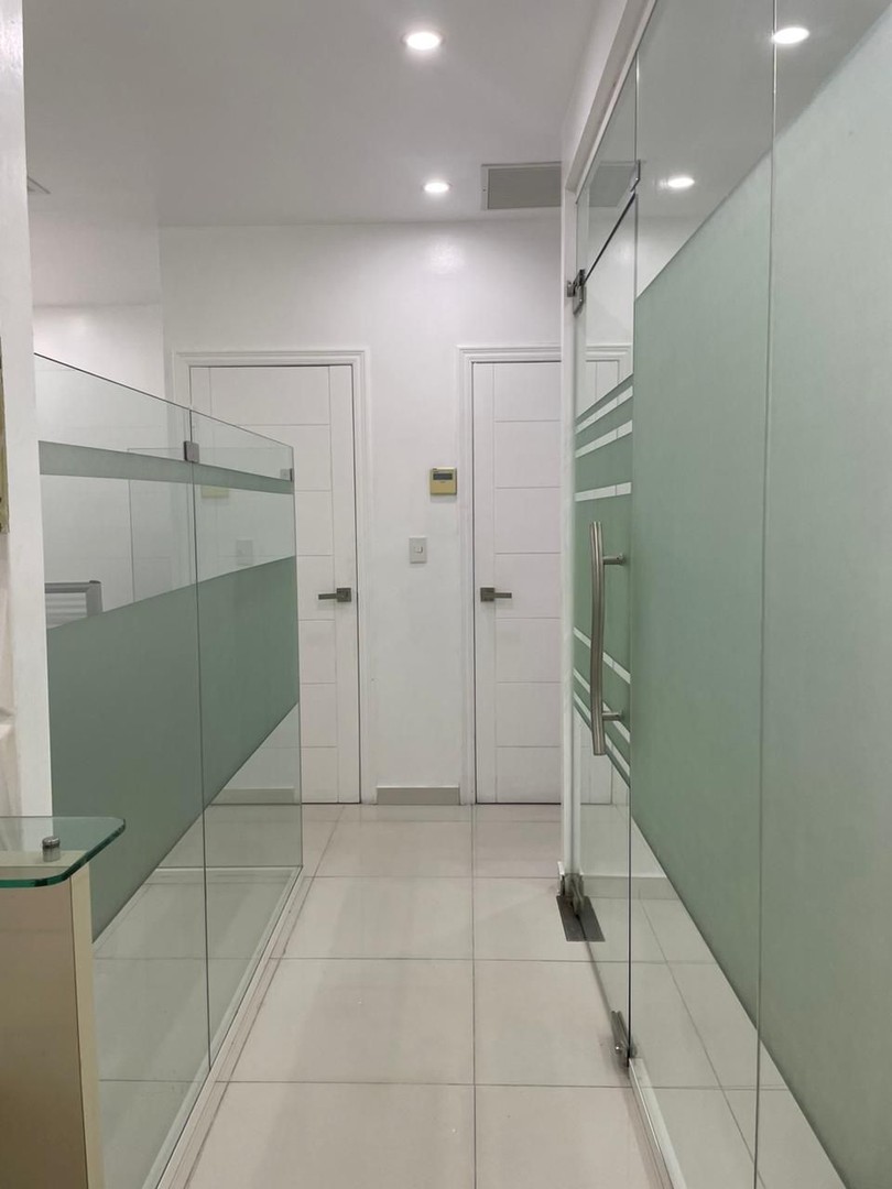 oficinas y locales comerciales - Evaristo Morales oficina de 43m2 ascensor 1 parqueo 3