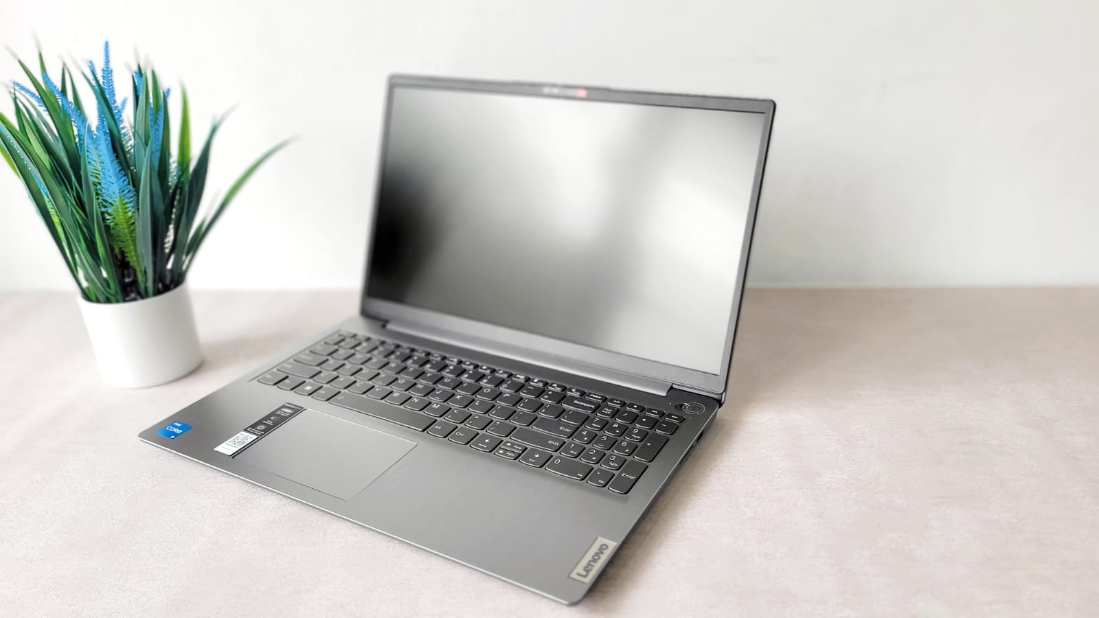 computadoras y laptops - LAPTOP LENOVO IDEAPAD i5 12TH, 8GB, 15.6 PLG, 256 SSD
