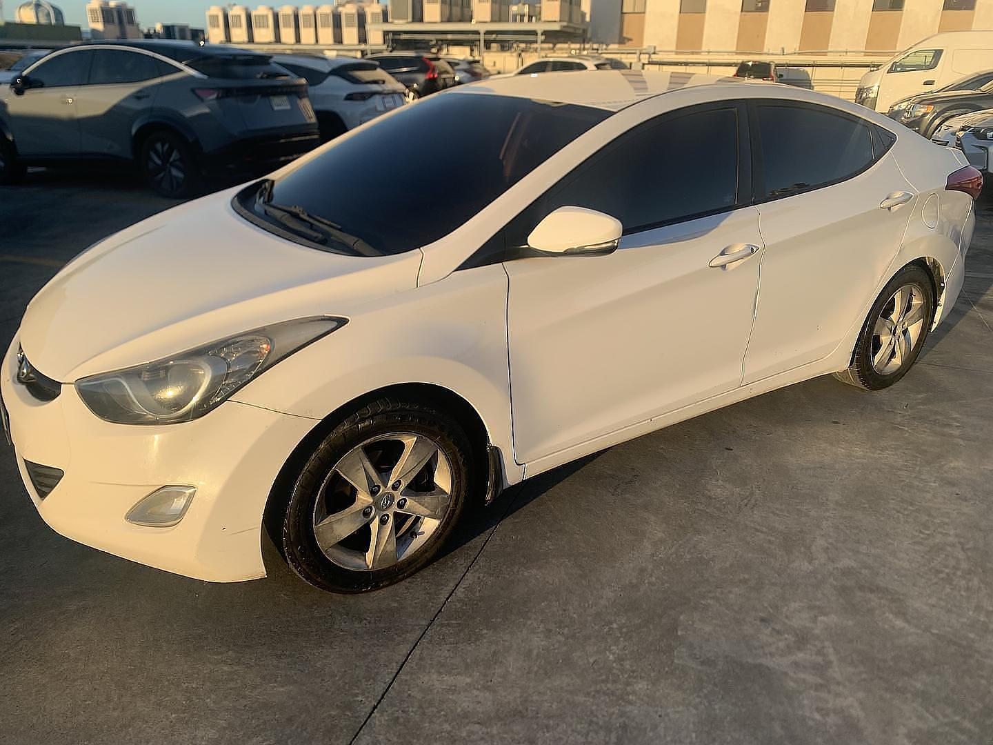 carros - Hyundai Elantra 2012 1