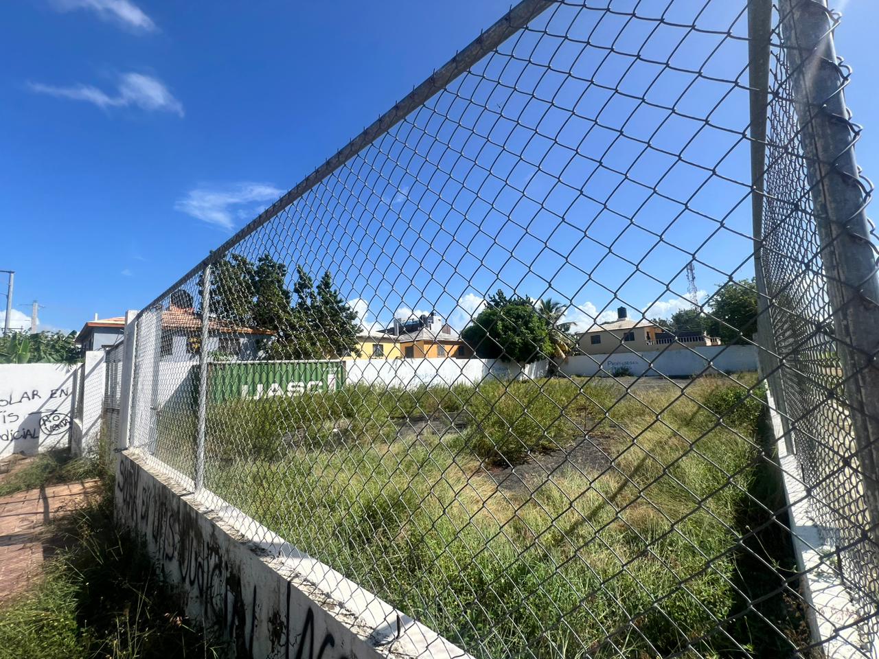 solares y terrenos - Venta de solar en la autopista de san Isidro  2